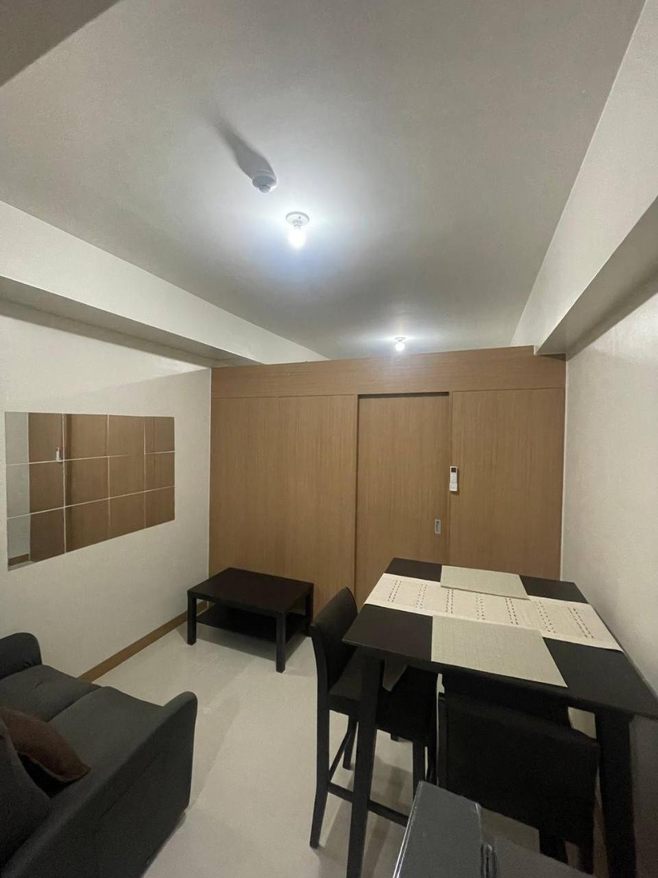 Red Residences Chino Roces Makati Макати Экстерьер фото