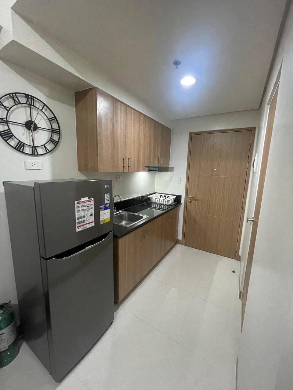 Red Residences Chino Roces Makati Макати Экстерьер фото
