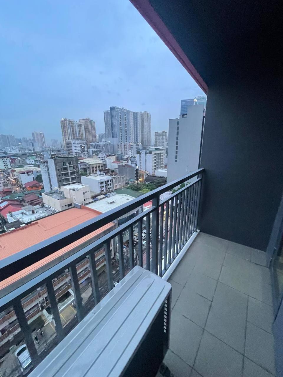 Red Residences Chino Roces Makati Макати Экстерьер фото